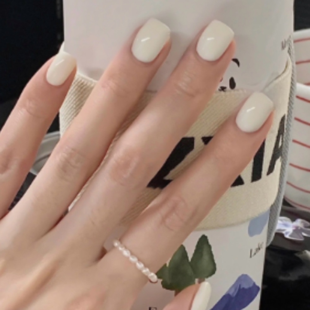 Elegant Cream Nail Press On Set